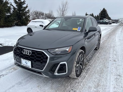 Used 2022 Audi Q5 2.0T Premium w/ Convenience Package image 2