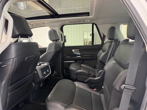 Used 2025 Ford Expedition Platinum AWD/4WD image 27