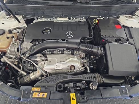 Used 2021 Mercedes-Benz GLB 250 image 34