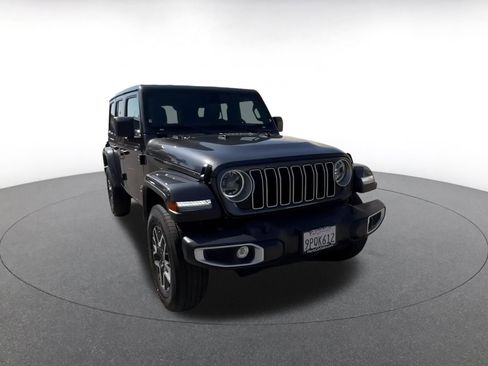 Used 2025 Jeep Wrangler Sahara image 3