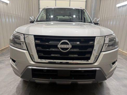 Used 2024 Nissan Armada Platinum w/ Captain's Chairs Package RWD image 2