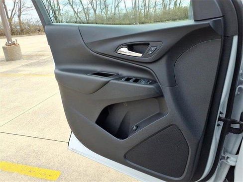 Used 2024 Chevrolet Equinox LT image 19