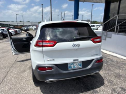 Used 2015 Jeep Cherokee Limited AWD/4WD image 7