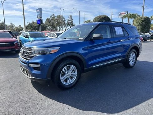 Used 2022 Ford Explorer XLT w/ Equipment Group 202A image 3