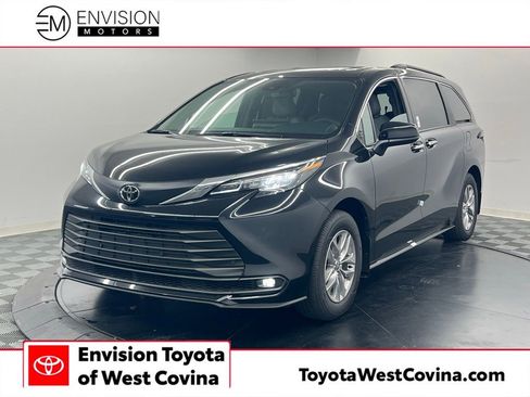 Used 2026 Toyota Sienna XLE FWD image 1