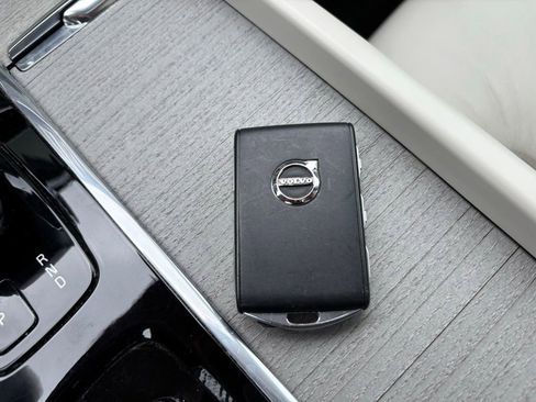 Certified 2023 Volvo XC60 B5 Plus w/ Climate Package image 34