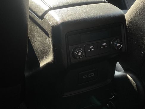 Used 2023 GMC Acadia SLE image 24