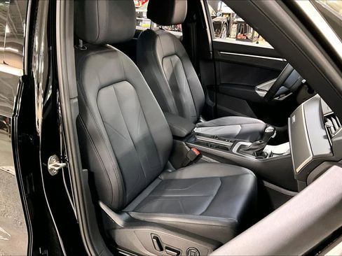 Certified 2025 Audi Q3 2.0T Premium w/ Convenience Package image 9