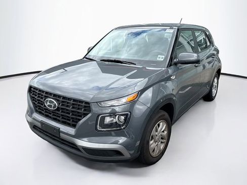 Certified 2026 Hyundai Venue SE FWD image 2