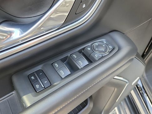 Used 2021 Chevrolet Suburban Premier RWD image 17