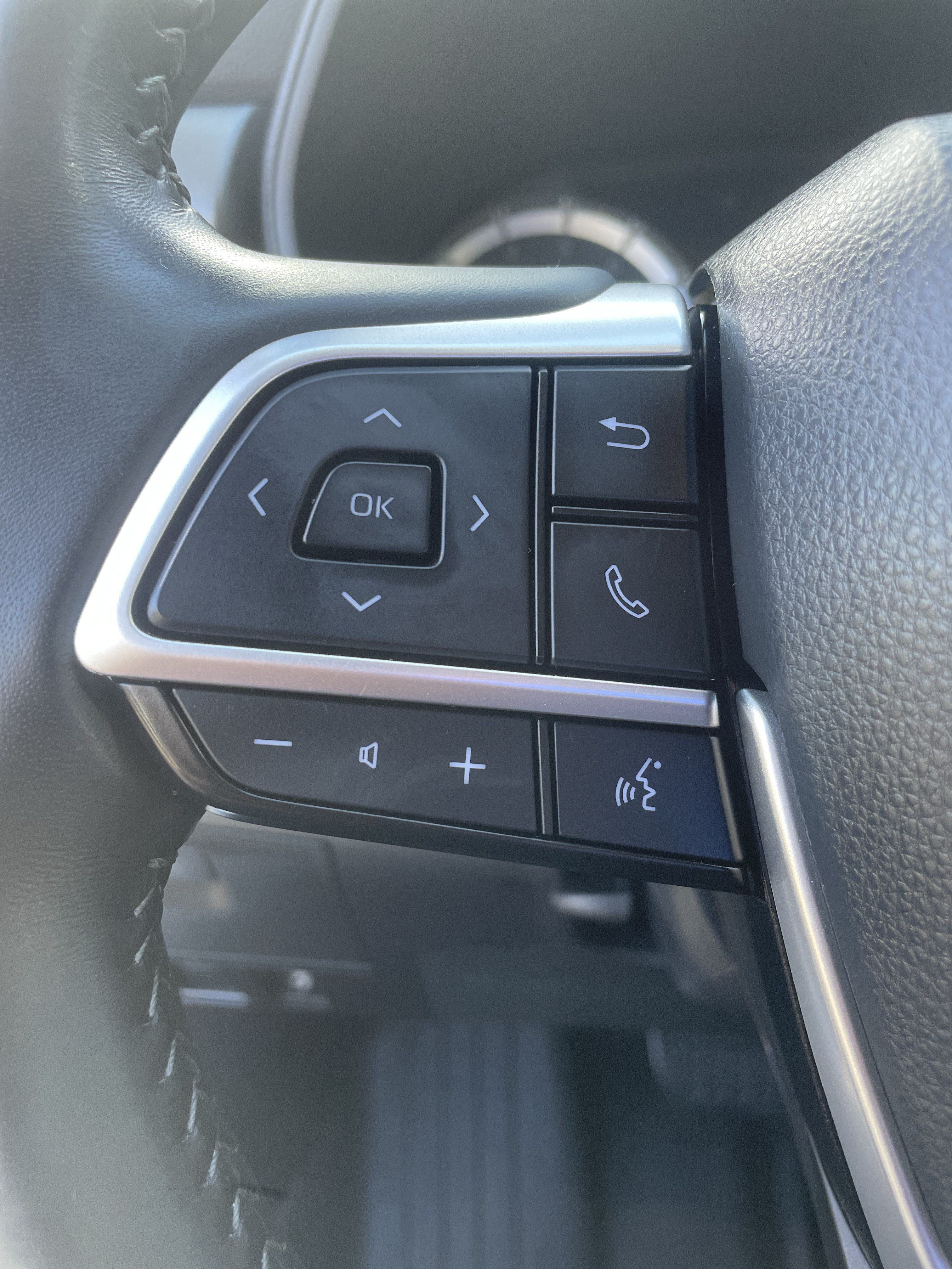 Used 2022 Toyota Highlander LE FWD image 16
