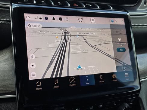 Used 2023 Jeep Grand Cherokee Limited w/ Luxury Tech Group II image 23