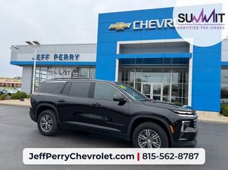 Used 2025 Chevrolet Traverse LT FWD video 1