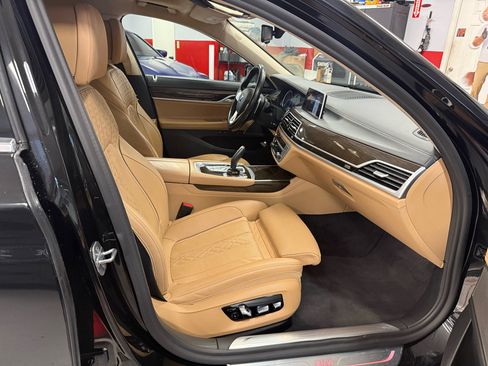 Used 2019 BMW 750i xDrive w/ Executive Package image 36