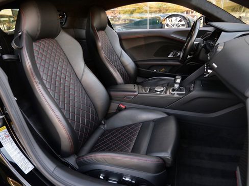 Used 2017 Audi R8 V10 w/ Carbon Exterior Package image 25