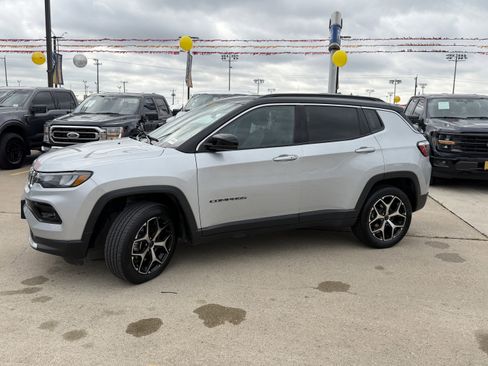 Used 2025 Jeep Compass Limited AWD/4WD image 11