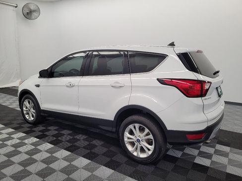 Used 2019 Ford Escape SE FWD image 3