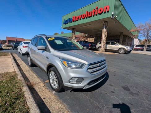 Used 2018 Ford Escape SE w/ Ford Safe & Smart Package image 1