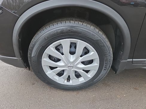 Used 2018 Nissan Rogue S image 9