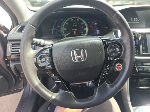 Used 2017 Honda Accord Touring image 16