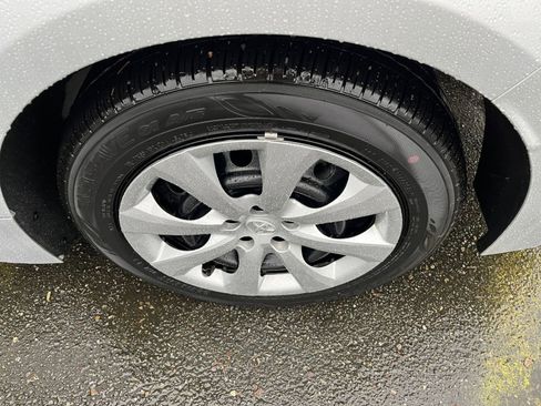 Used 2025 Toyota Corolla LE image 30