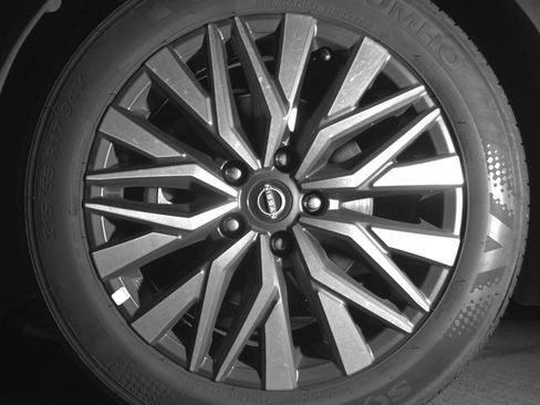 Used 2025 Nissan Altima 2.5 SV FWD image 12