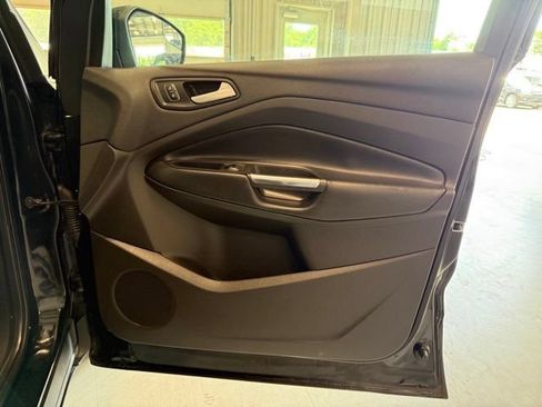Used 2018 Ford Escape SE w/ SE Sport Appearance Package FWD image 30