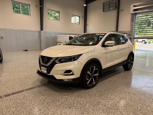 Used 2022 Nissan Rogue Sport SL w/ Premium Package AWD/4WD image 1