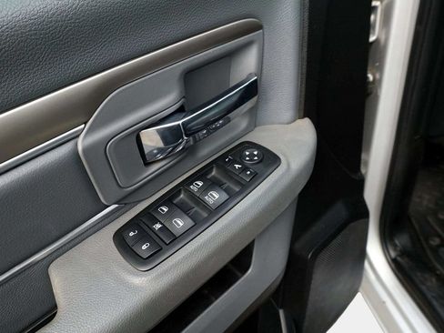 Used 2015 RAM 1500 Classic SLT w/ Luxury Group AWD/4WD image 14