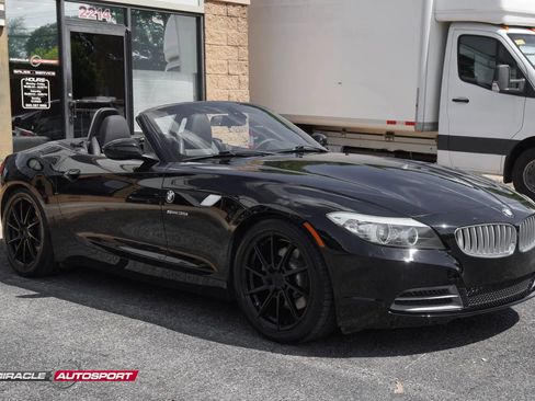 Used 2011 BMW Z4 sDrive35i image 9