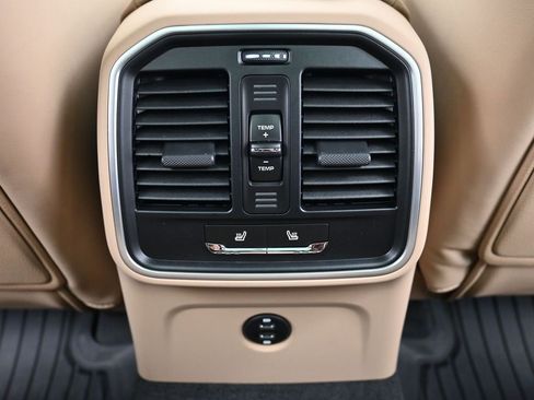 New 2026 Porsche Macan image 8