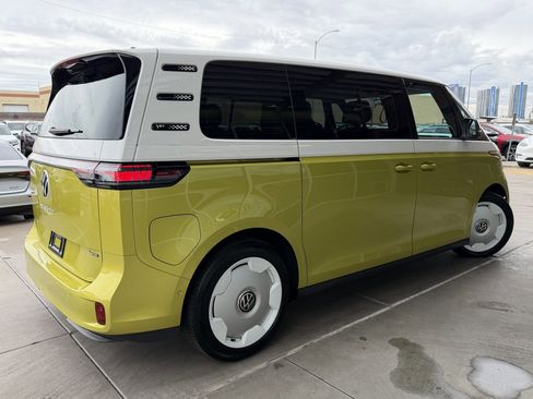 Used 2025 Volkswagen ID. Buzz 1st Edition image 4