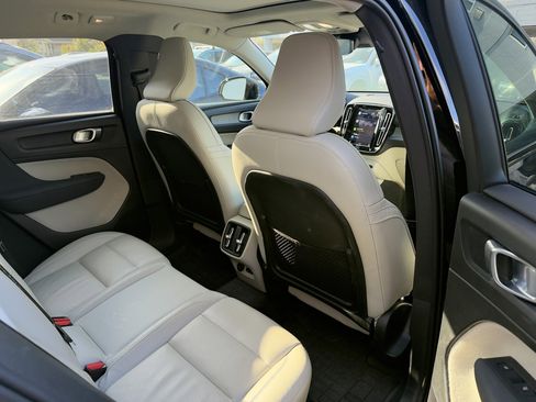 Certified 2023 Volvo XC40 B5 Plus w/ Climate Package image 24