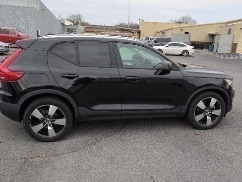 Used 2020 Volvo XC40 T5 Momentum w/ Protection Package Premier image 11