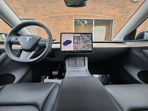 Used 2023 Tesla Model Y AWD image 40
