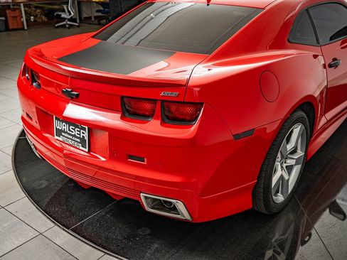 Used 2010 Chevrolet Camaro SS RWD image 16