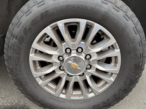 Used 2023 Chevrolet Silverado 2500 High Country w/ Safety Package II image 22