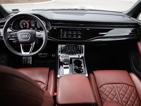 Certified 2023 Audi SQ7 Premium Plus w/ Black Optic Package AWD/4WD image 27