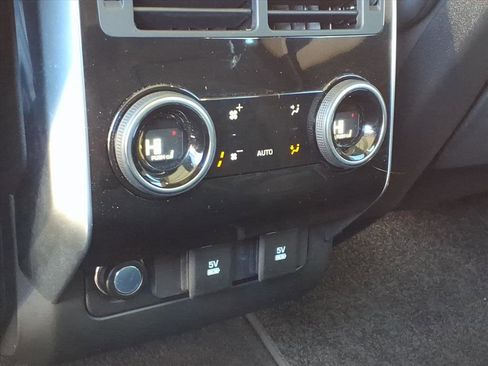 Used 2021 Land Rover Range Rover Sport HSE Silver Edition image 18