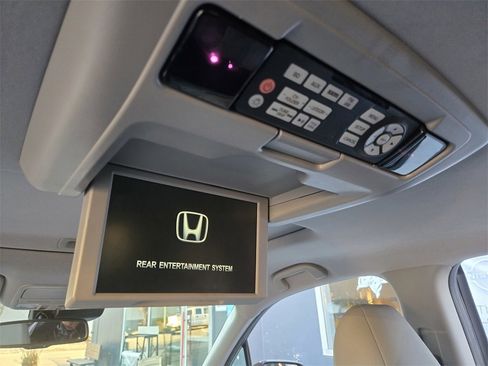 Used 2017 Honda Pilot Touring image 15