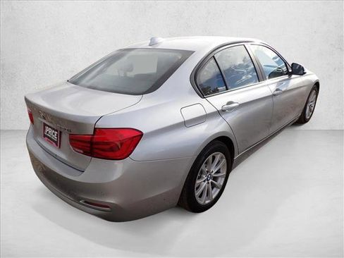 Used 2017 BMW 320i xDrive 320i xDrive image 3