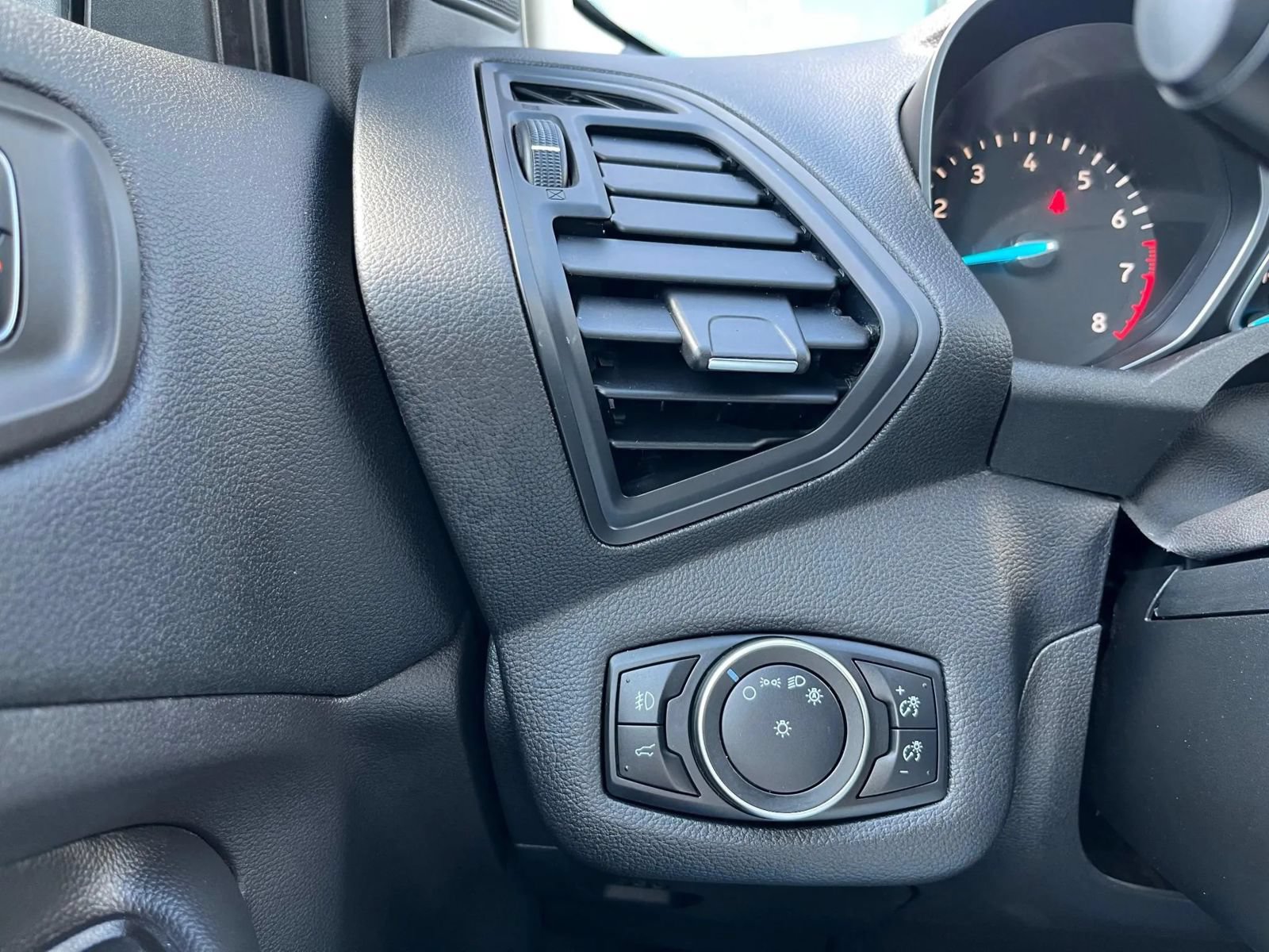 Used 2018 Ford Escape SE w/ SE Sync 3 Package AWD/4WD image 17