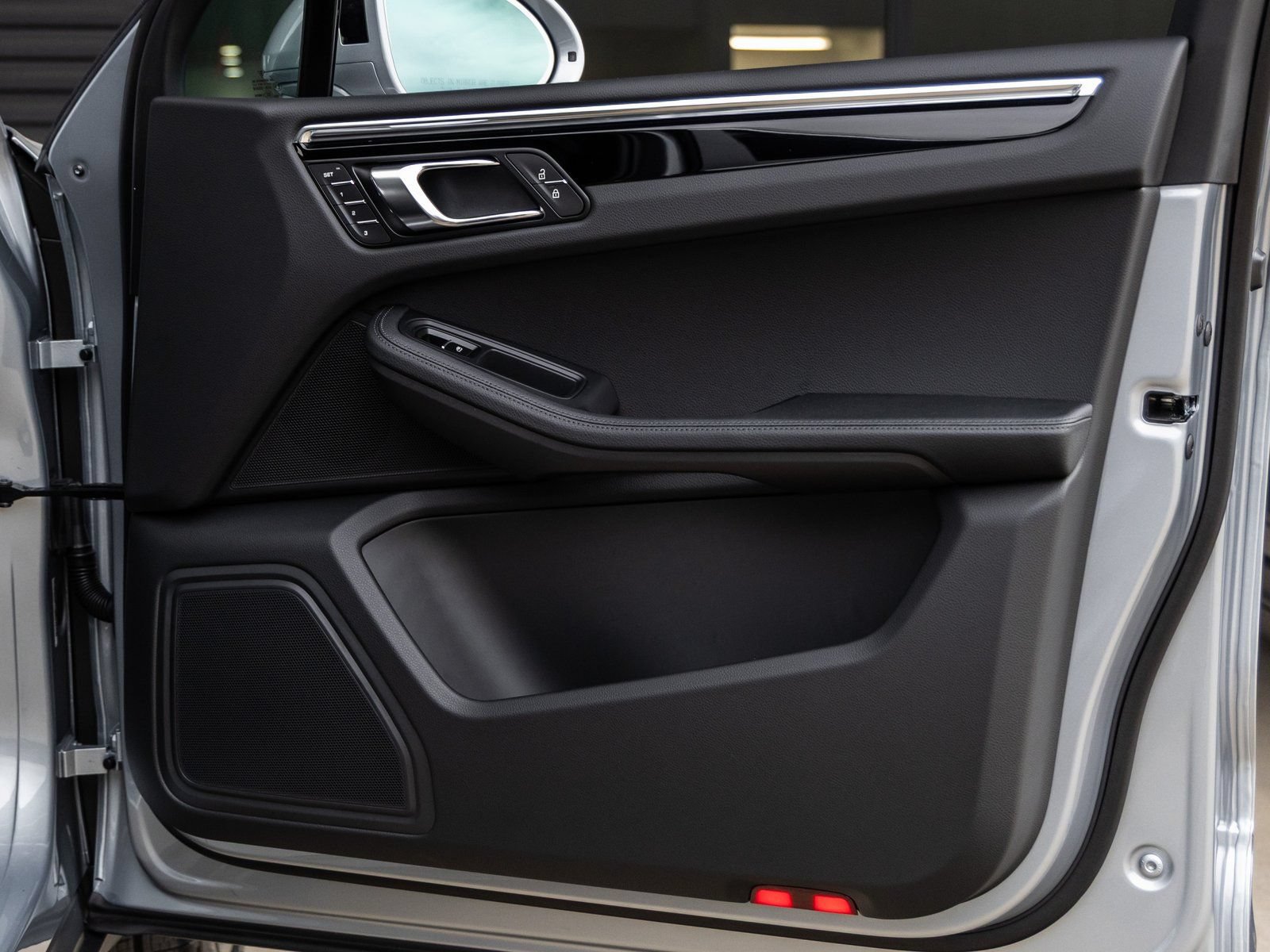 Certified 2026 Porsche Macan AWD/4WD image 38