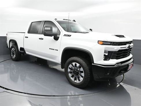 Used 2024 Chevrolet Silverado 2500 Custom w/ Custom Value Package AWD/4WD image 2