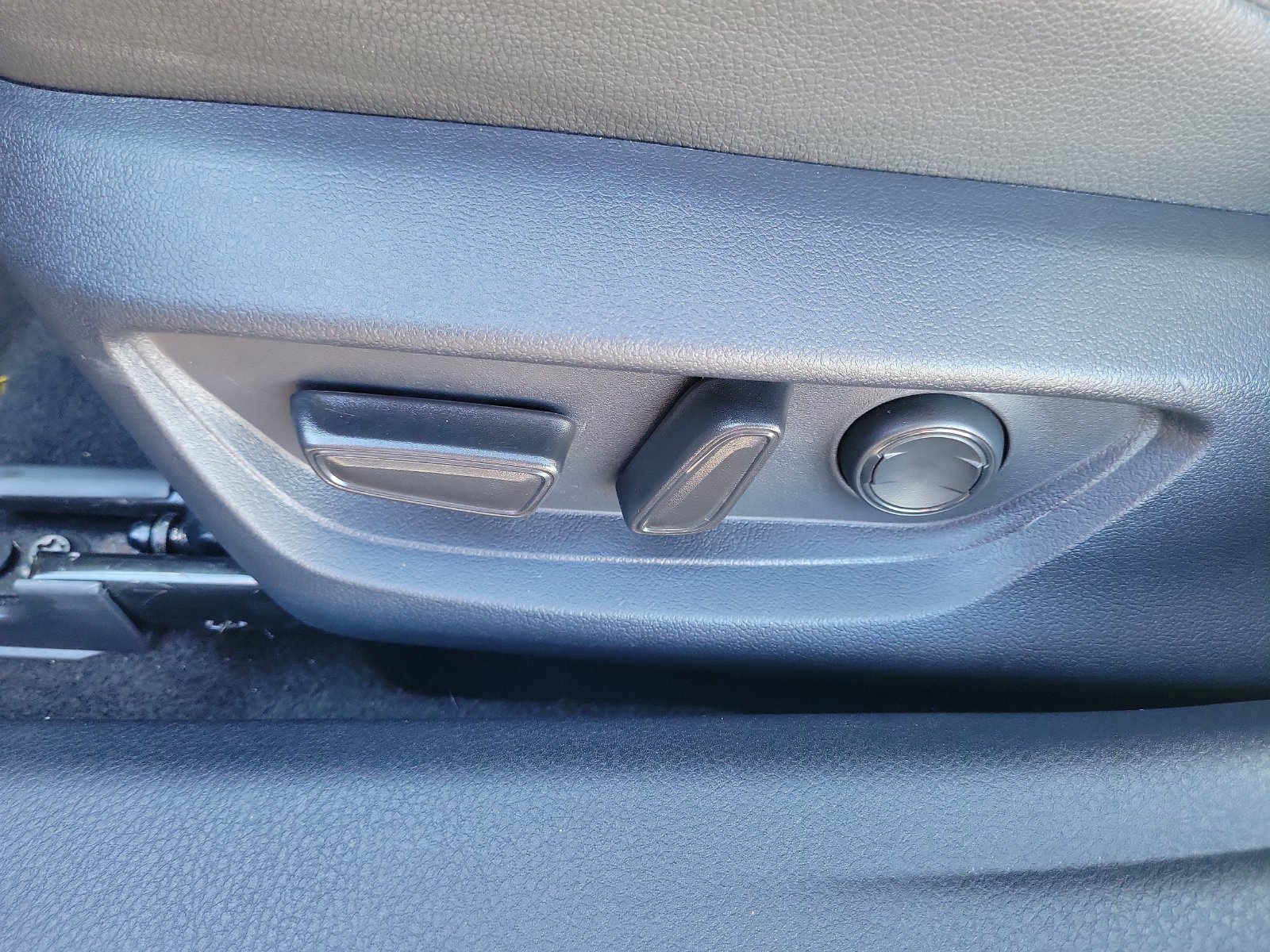 Used 2025 Toyota Camry XLE FWD image 16