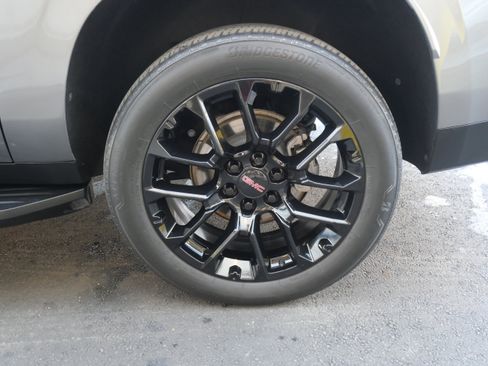 Used 2022 GMC Yukon XL SLE image 7