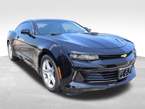 Used 2017 Chevrolet Camaro LT RWD image 14