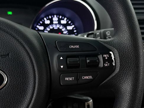 Used 2017 Kia Sedona LX FWD image 26