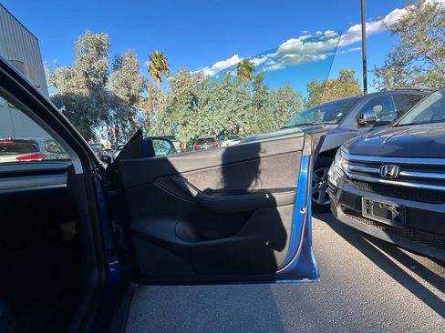 Used 2021 Tesla Model Y Long Range image 12