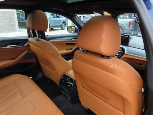 Used 2021 BMW 530i xDrive w/ Premium Package image 37